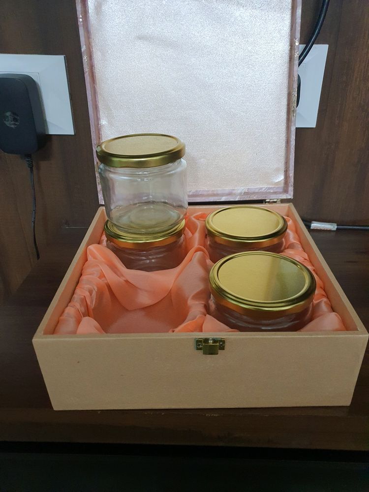 Wooden Gift Box With 4 Glass Jars