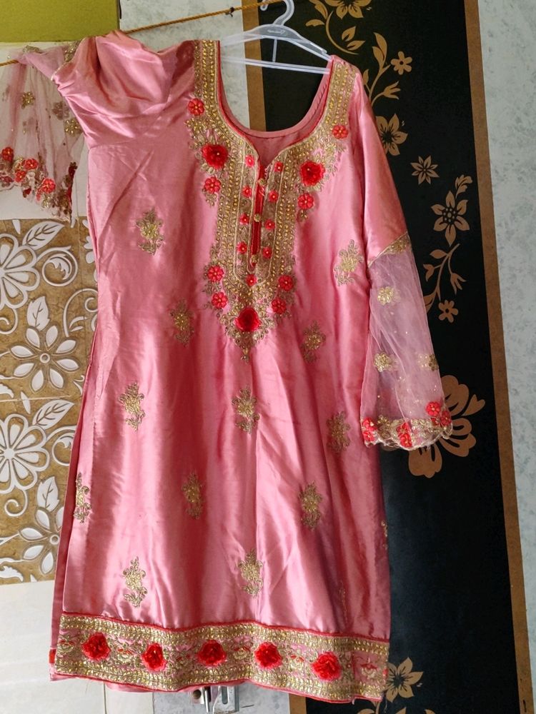 Beautiful Zari And Stone Work Kurta