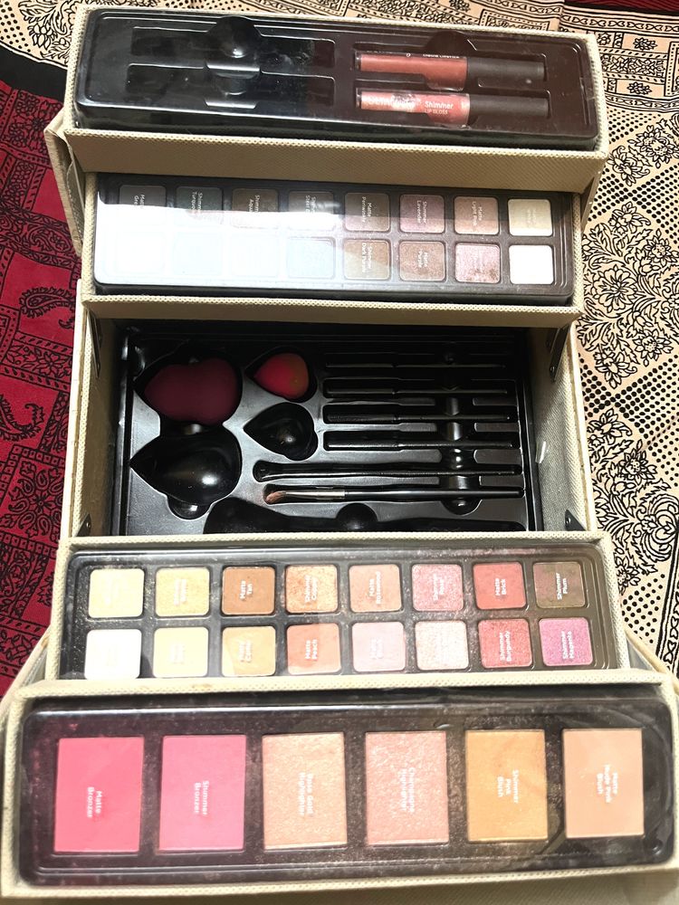 Makeup Box With Eyeshadows And Blush Palete