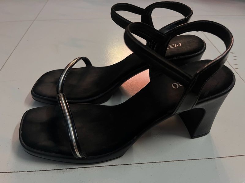 Metro Black Heels