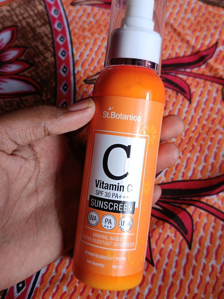 St.Botanica Vitamin C Sunscreen