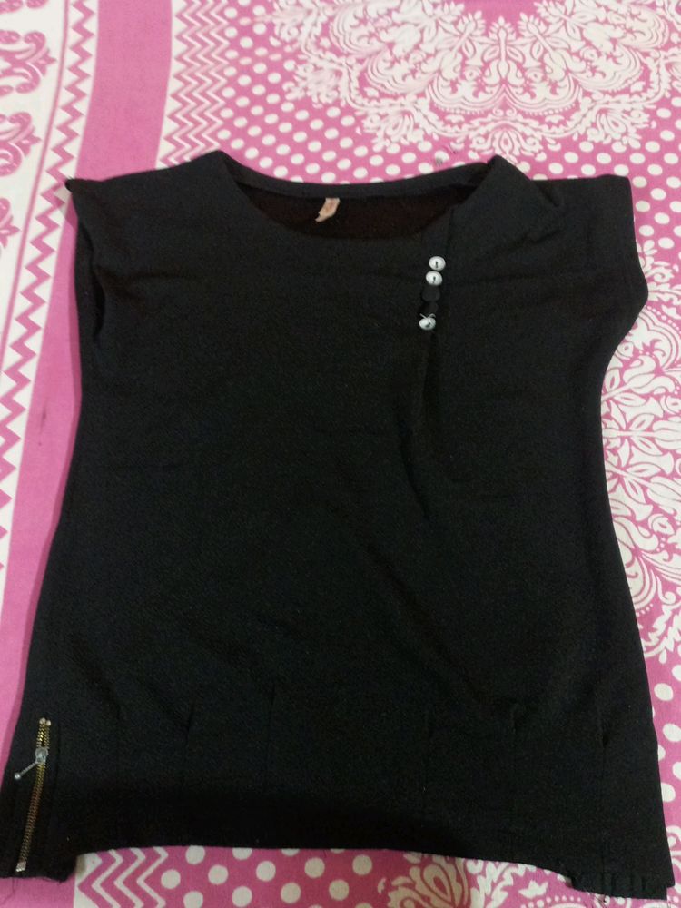 Simple Black Top