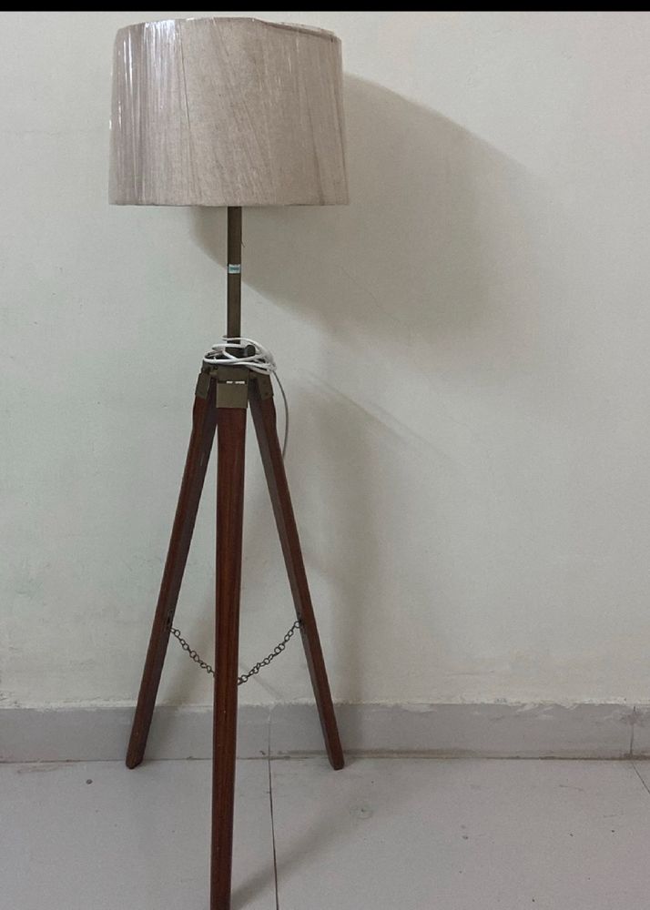 Tripod Floor lamp