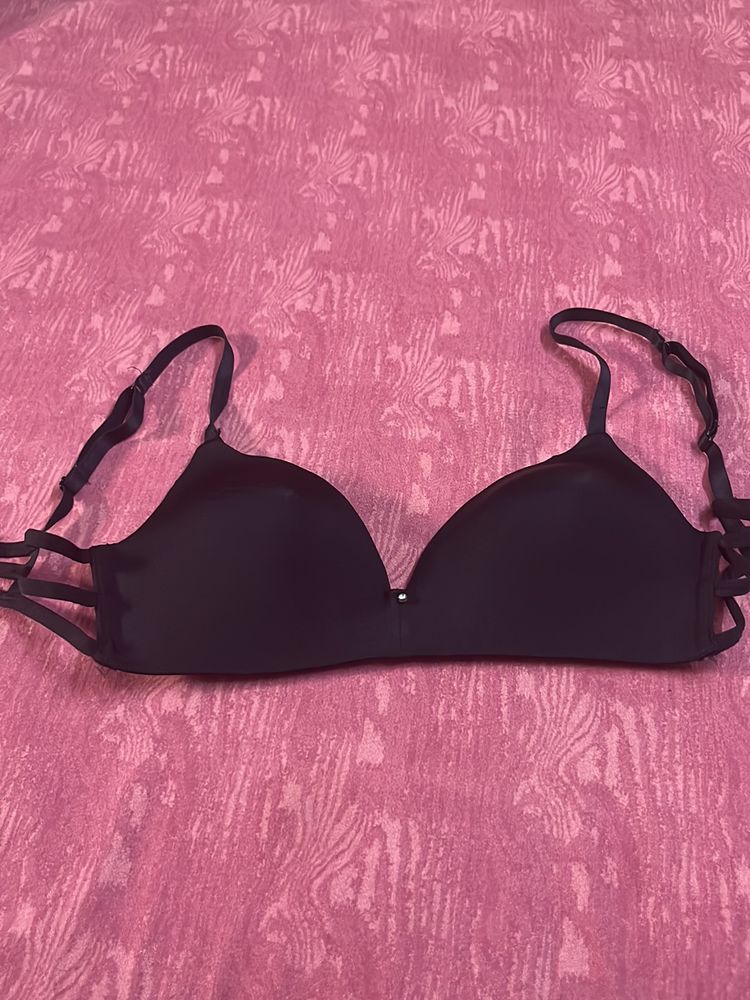 Black Lightly Padded Non Wired Bra(32D)