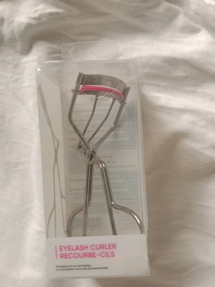 NEW MINISO EYELASH CURLER