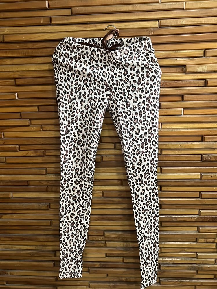 Stylish Leopard Print Leggings