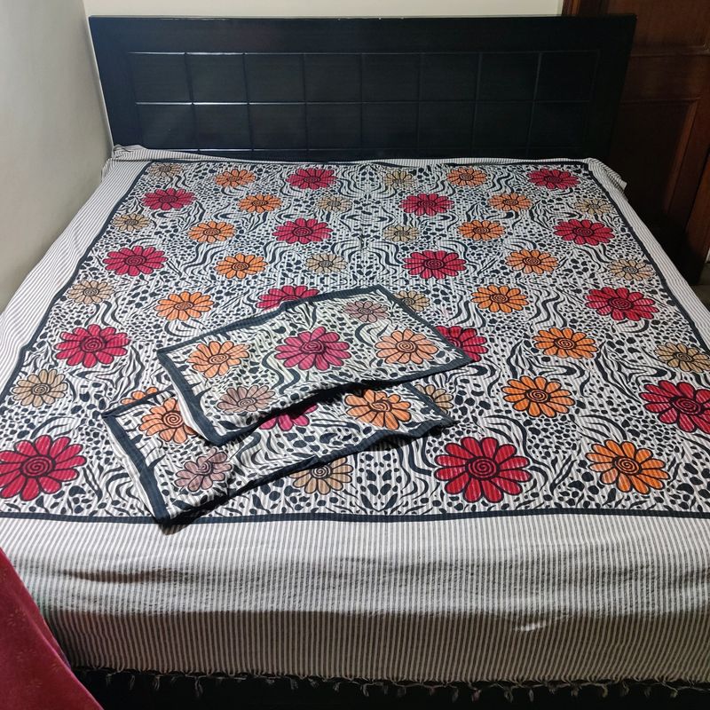 Floral Printed Bedsheet With Pillow Covers