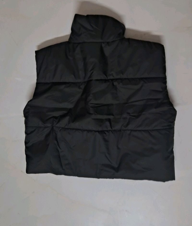 NEW BLACK HALF PUFFER JACKET GRABBB THISS DEALLL