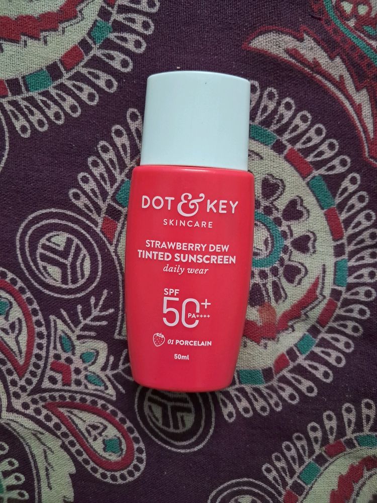 Dot and Key Tinted Sunscreen Shade 01 Porcelain