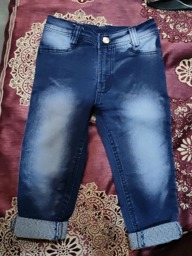 KIDS BOY JEANS IN NEW CONDITION