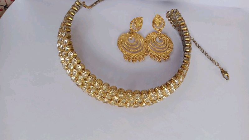 Choker, Golden Earrings