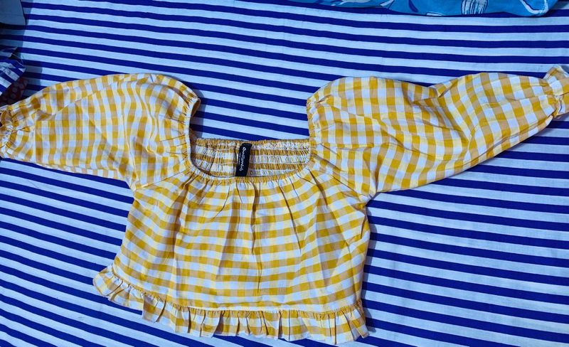 Crop top(Puff sleeves yellow & white checkered)