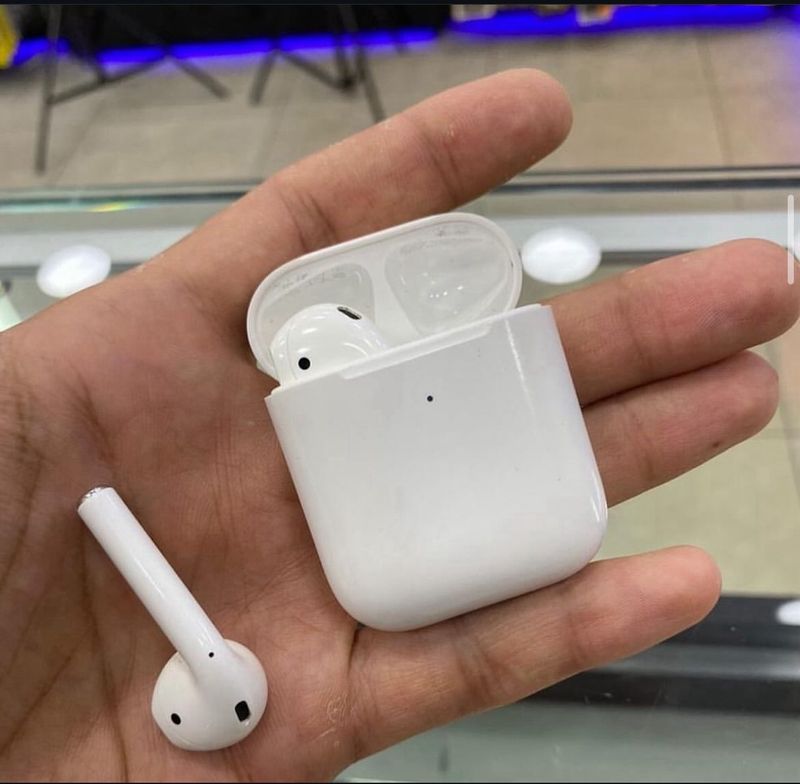 Apple AirPods Generation 2