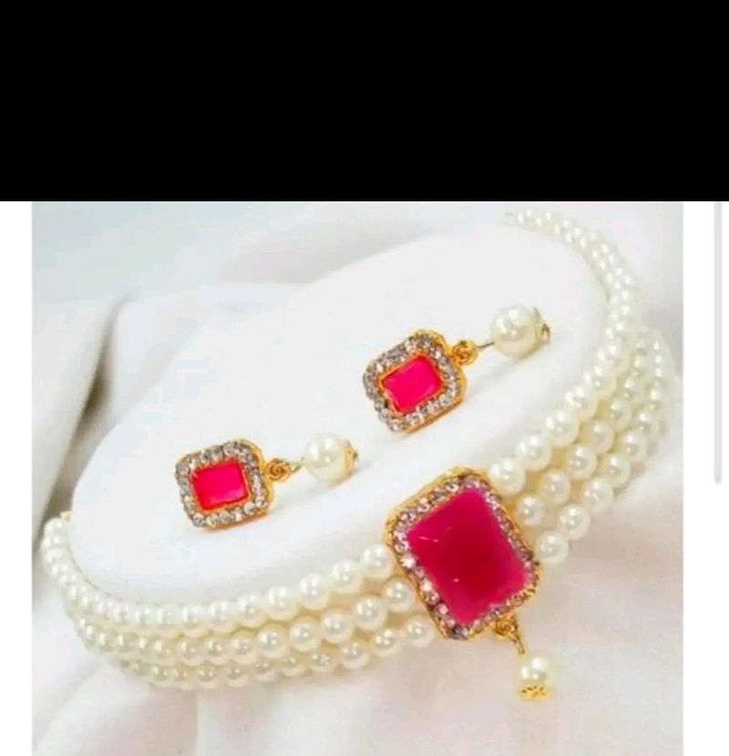 Women Stylish Necklace with Earrings Set