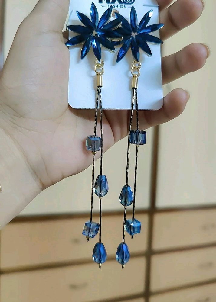 Blue Korean Stone Earrings In Daisy Flower Pattern