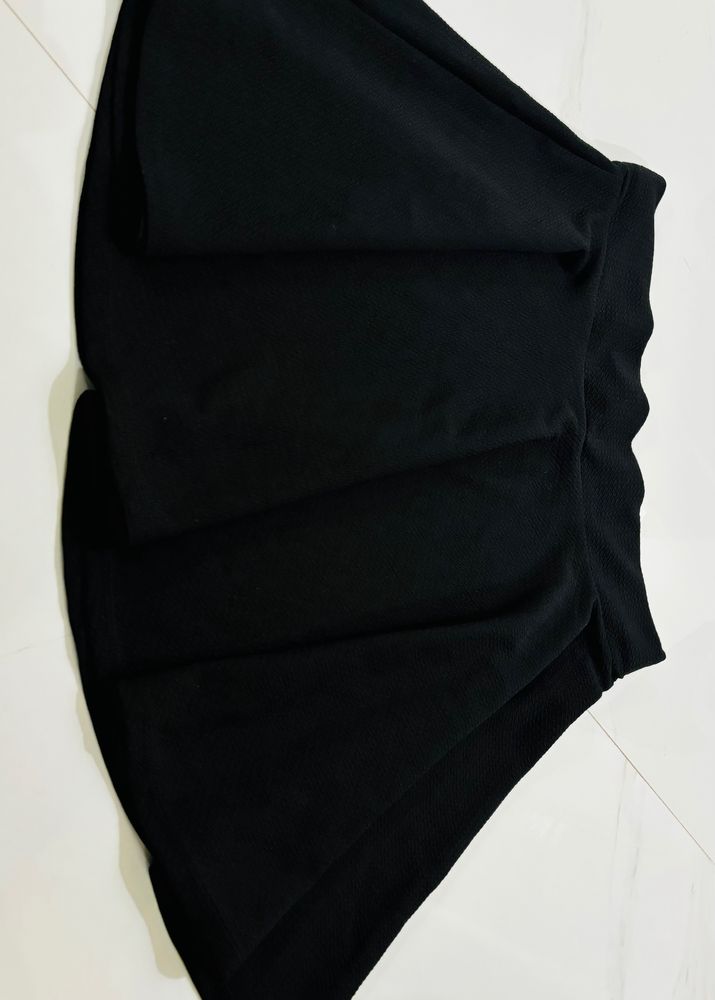 Black Short Skrit