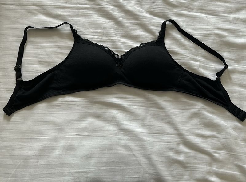 Black Enamor T-shirt Bra with Lace Details