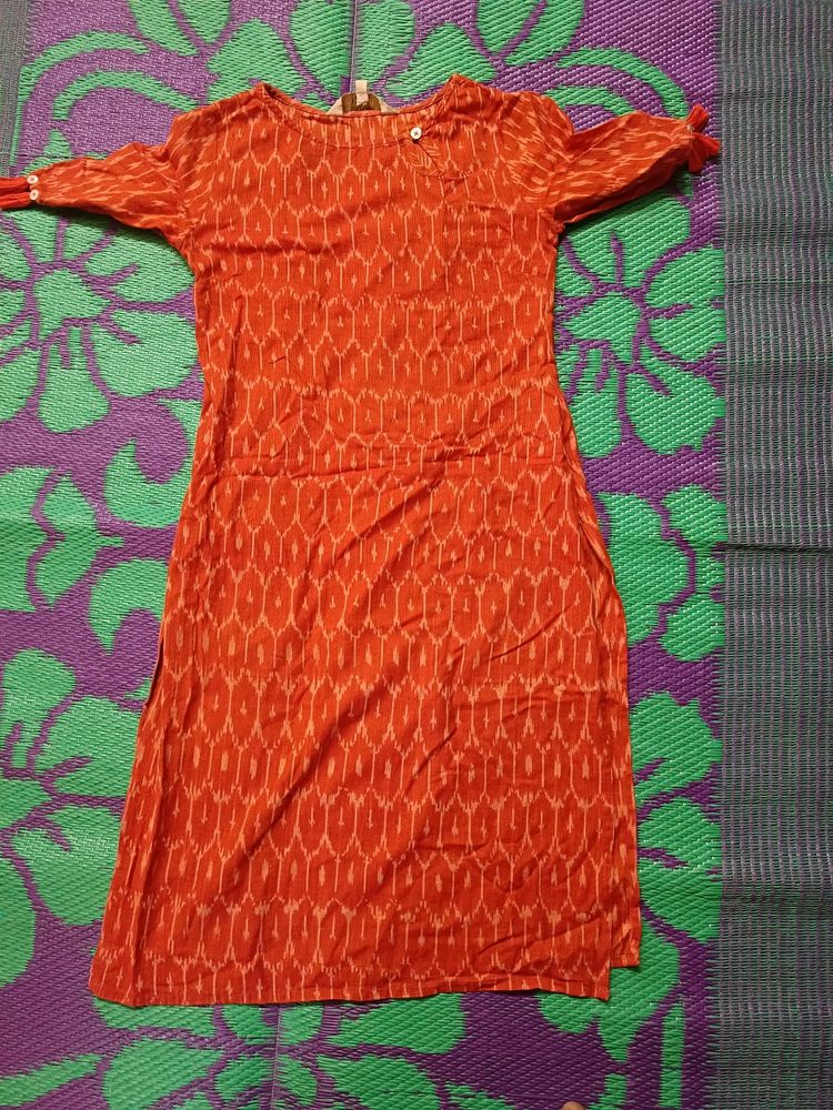 Women Taavi Kurti