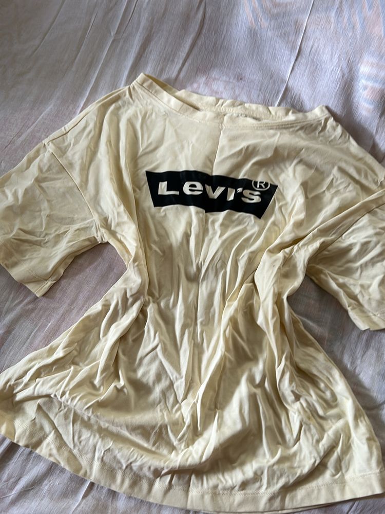 Levis Tshirt 💛✨