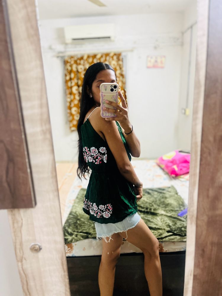 Green Sleeveless Top🥰