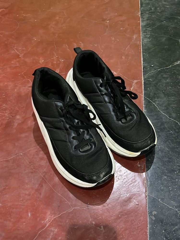 Sneakers black