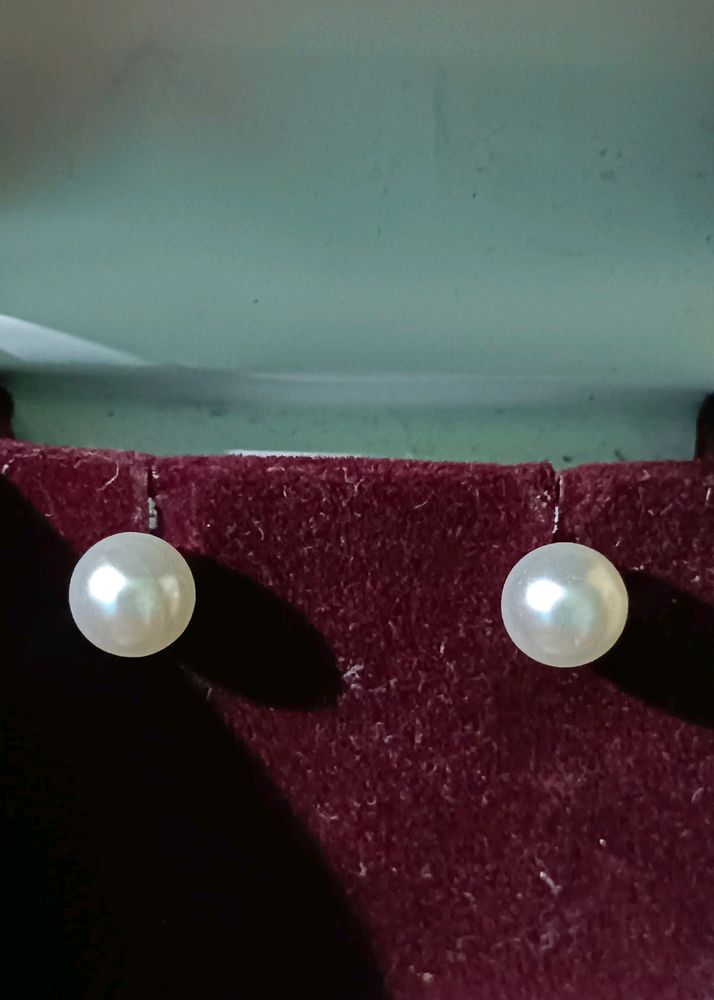 Pearl Stud