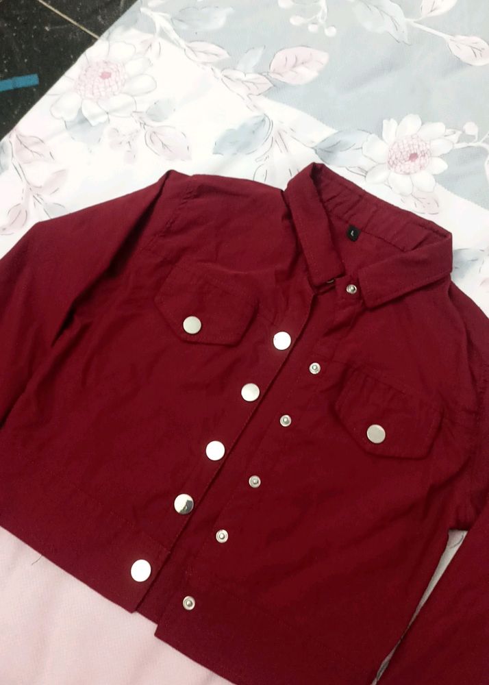 Crop buttoned top