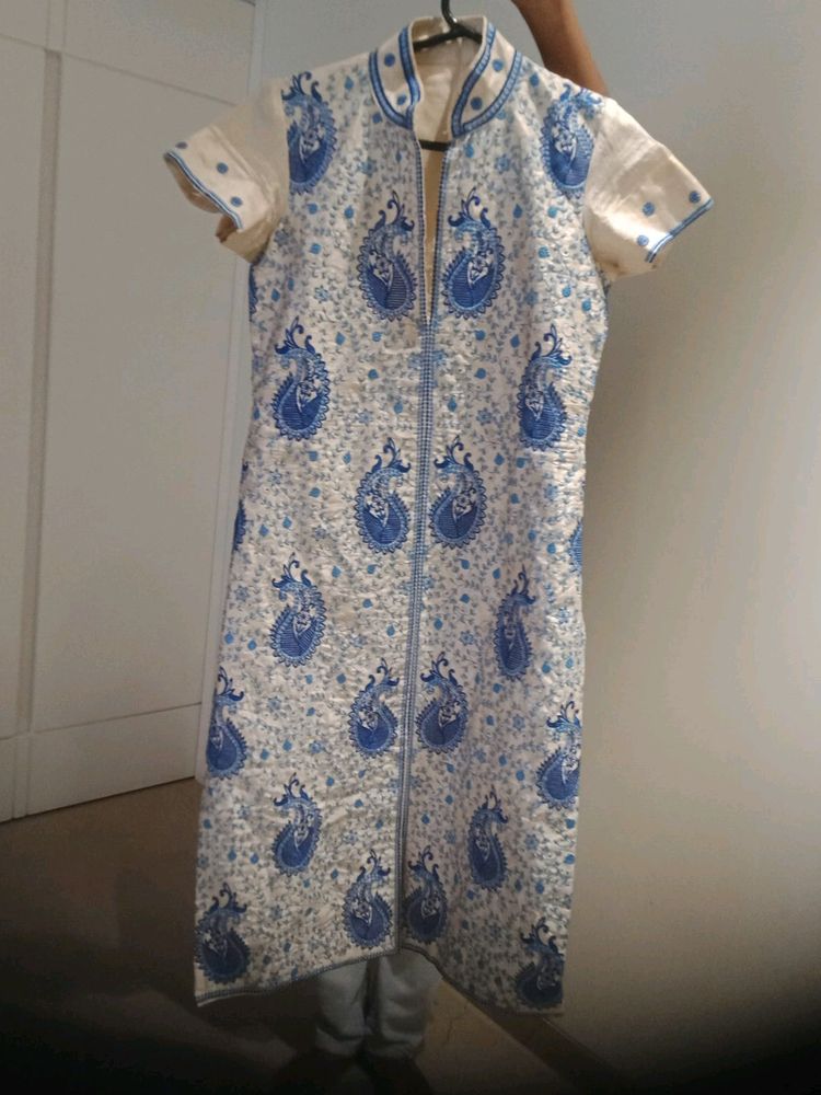 Lovely Kurta With Overall Thread Work