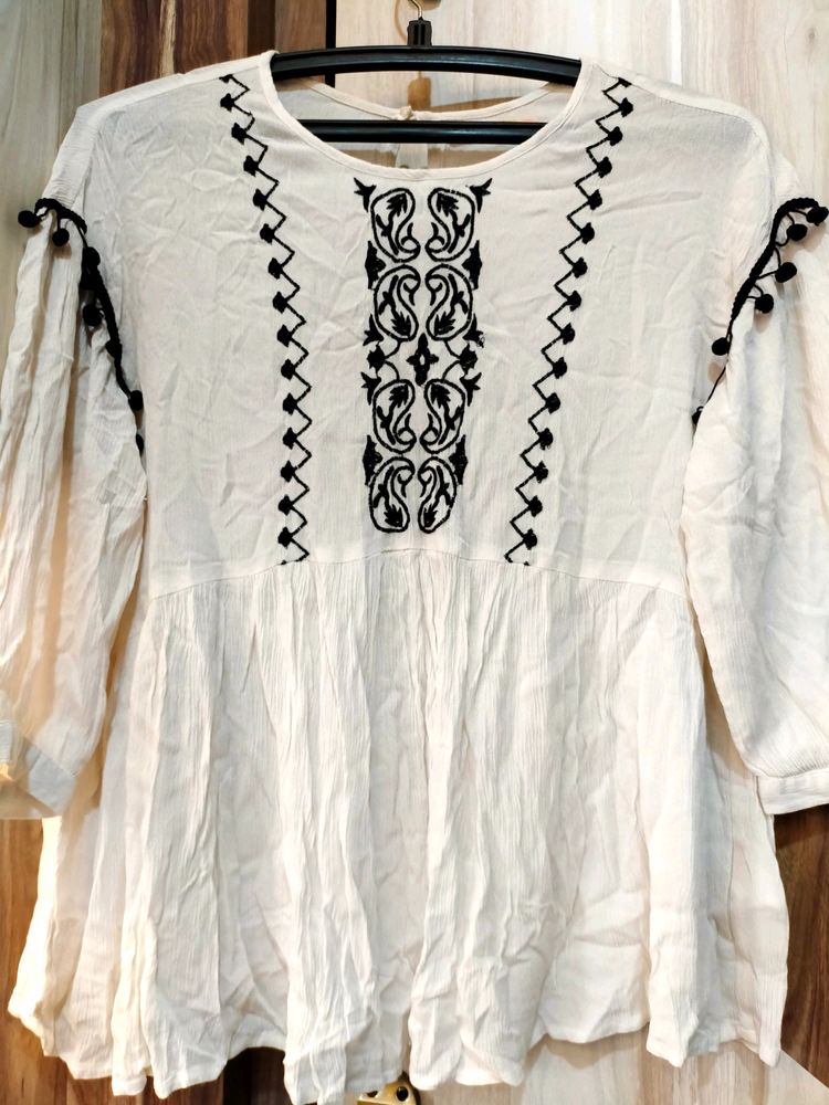 Dressberry Branded White Top With Black Embroidery