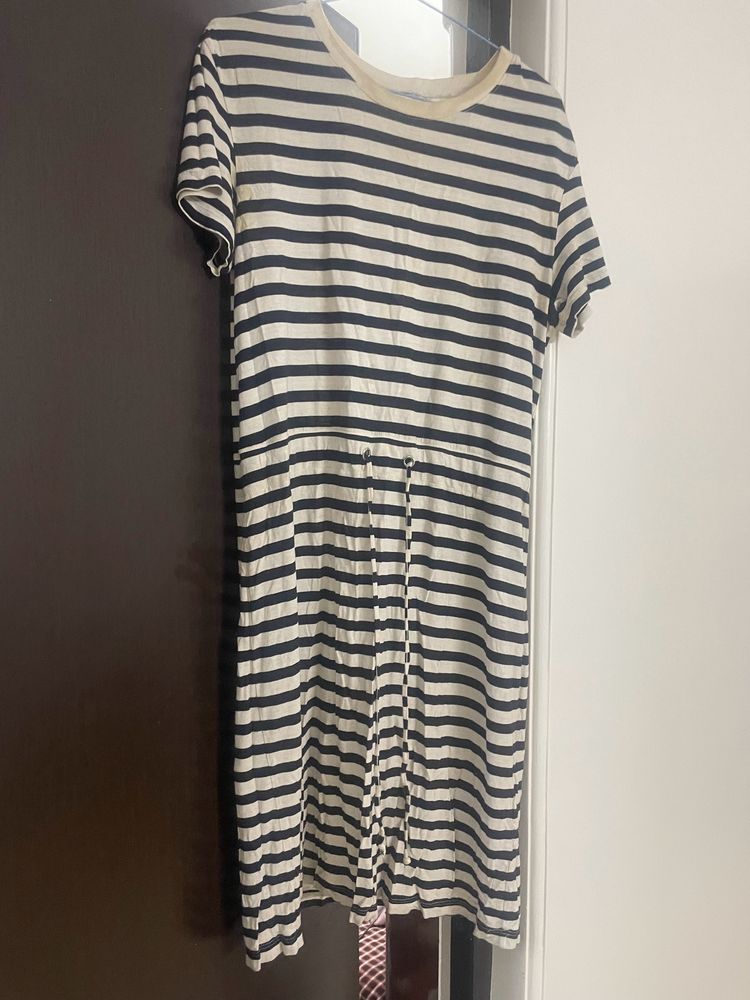 99 SALE Grab This Knee Length H&M T Shirt Dress, S