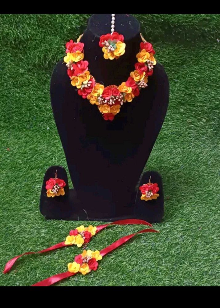 Flower Jewellery Set With 6 Pic Maagtika