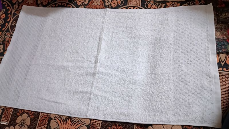 BRAND NEW HAND TOWEL WHITE / PURE COTTON