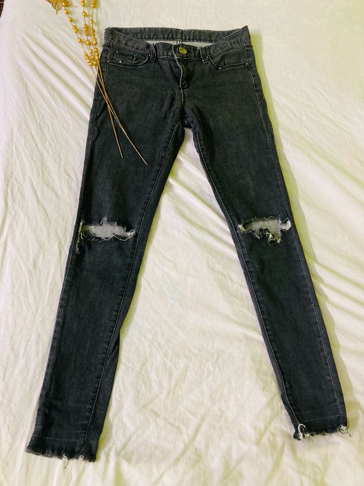 Faded Black Jeans With Knee Ripped