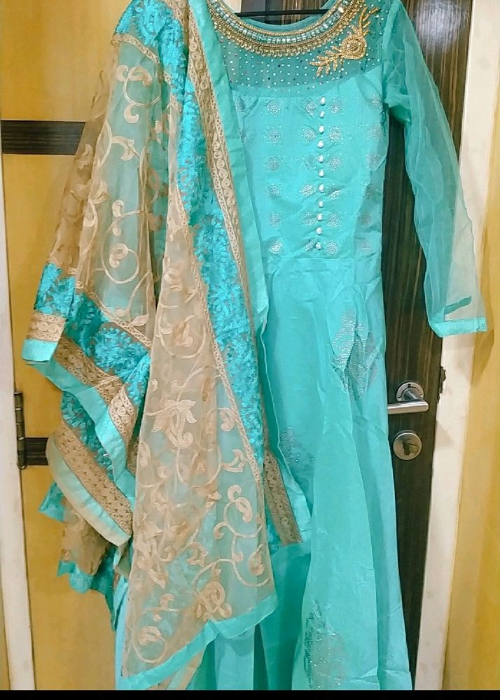 i bought this for my engagement i wore one day only and it is as new the gown is so beautiful the net sleeves and  with full embroided dupatta full size and plain leggings🤟