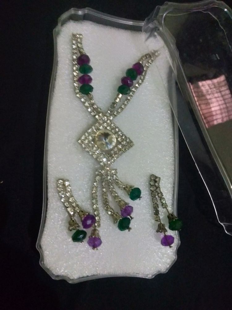 Purple And Green Diamonds Necklace Set