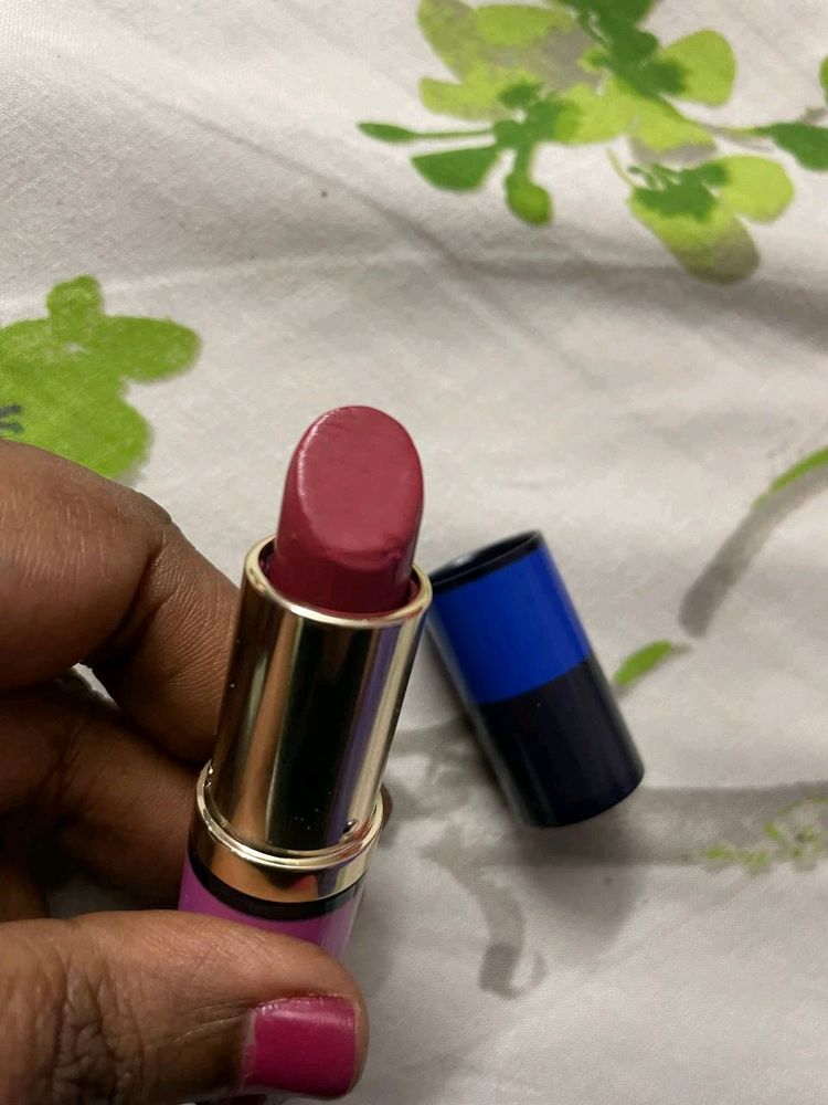 Estee Lauder Lipstick- Fixed Price