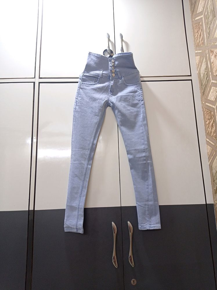 26. 5 Buttons Jeans For Women