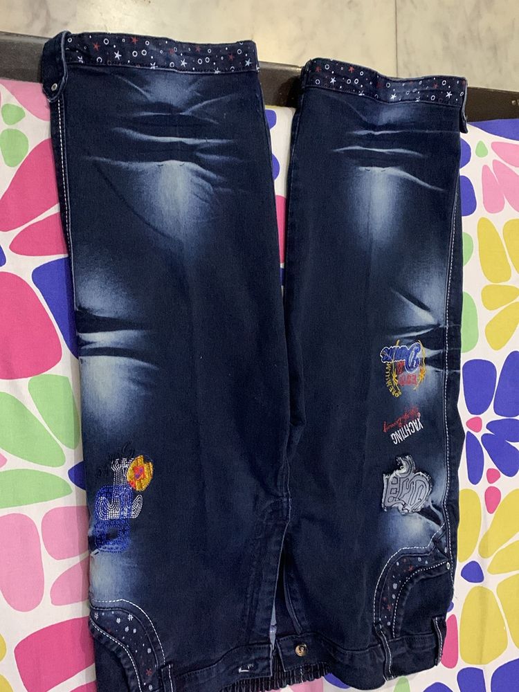 Used Dark Blue Coloured Capri