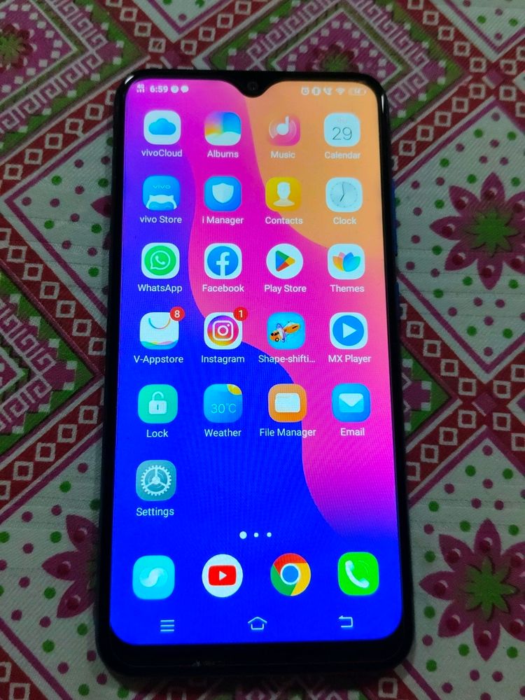 Vivo 1820 Mobile Phone