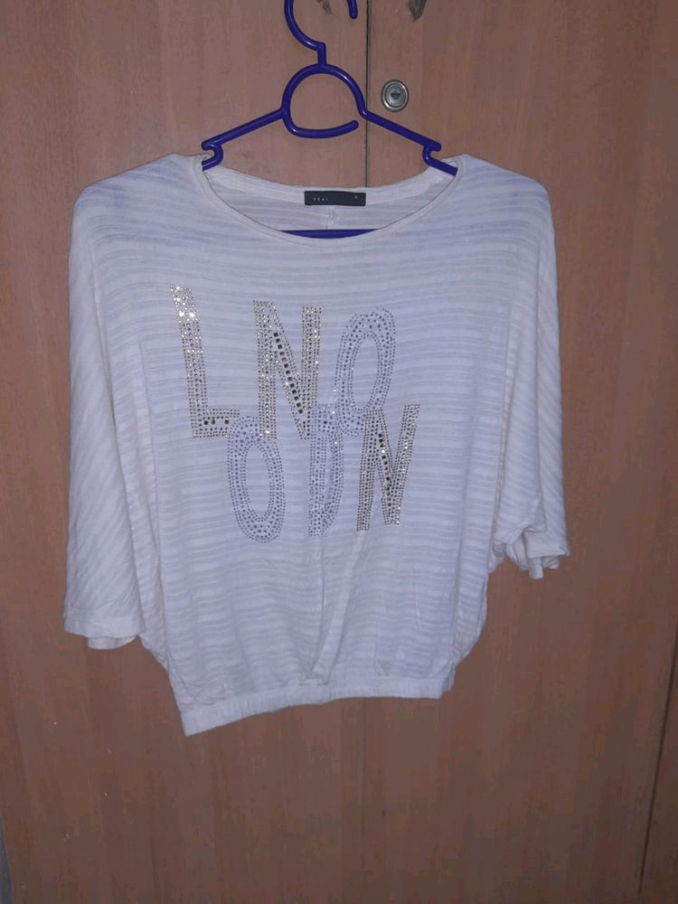 Soft Crop Top With Elastic At The Bottom .white Colour