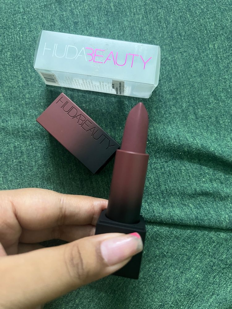 Huda Beauty “Third Date” Bullet Matte Lipstick