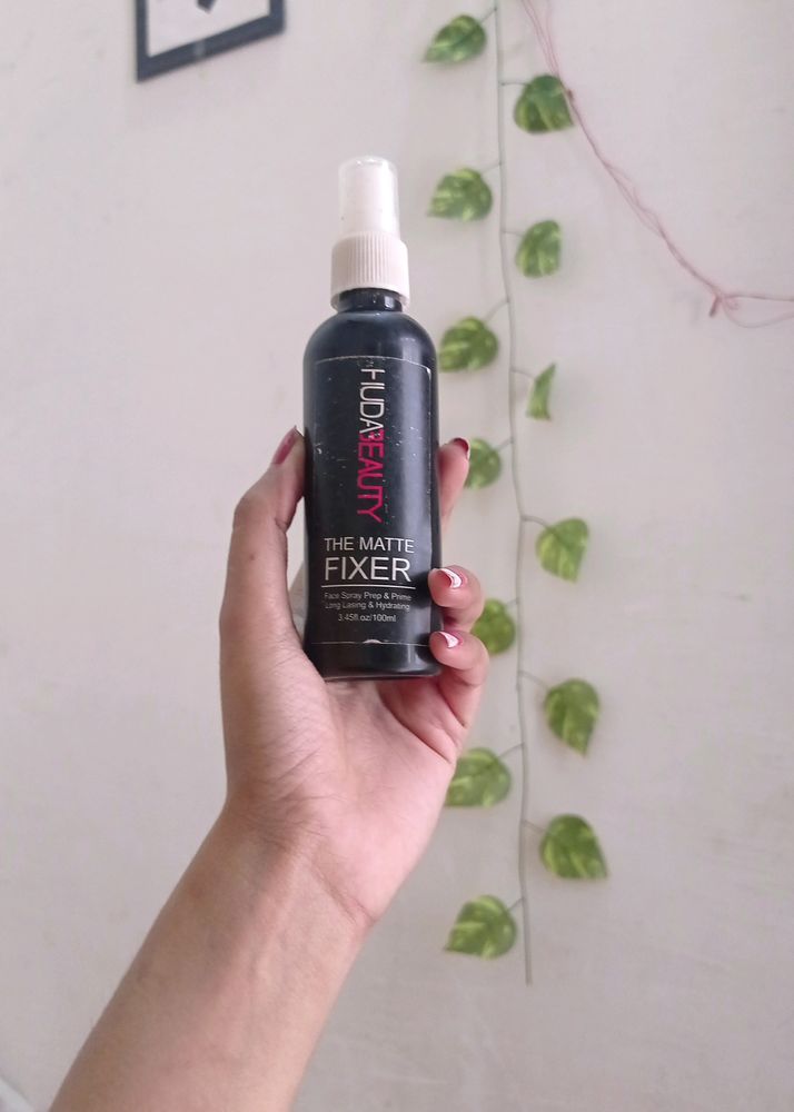 Huda Makeup Fixer Spray