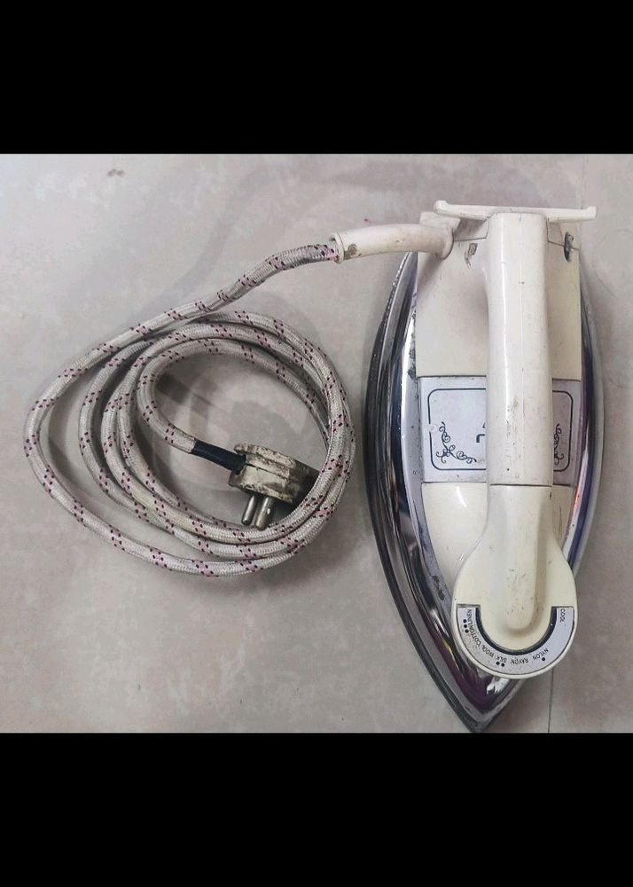 Bajaj Dry Iron – Classic and Efficient"