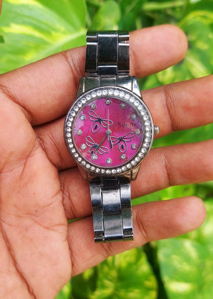 Pink Metal Women's Watch ⌚️