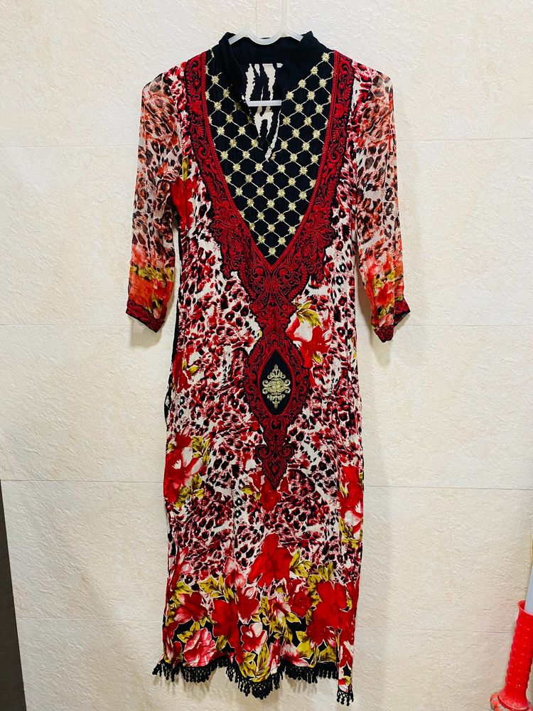 Designer Pakistani Kurta With Chiffon Dupatta