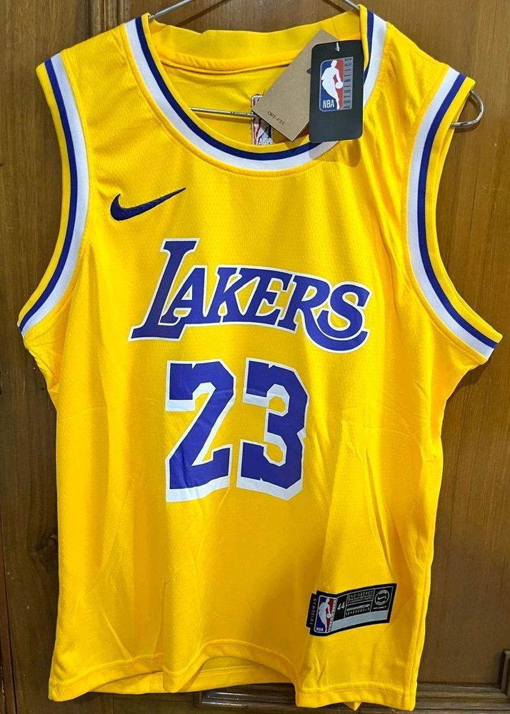 LAKERS YELLOW BASKETBALL JERSEY 23 SIZE M (40)