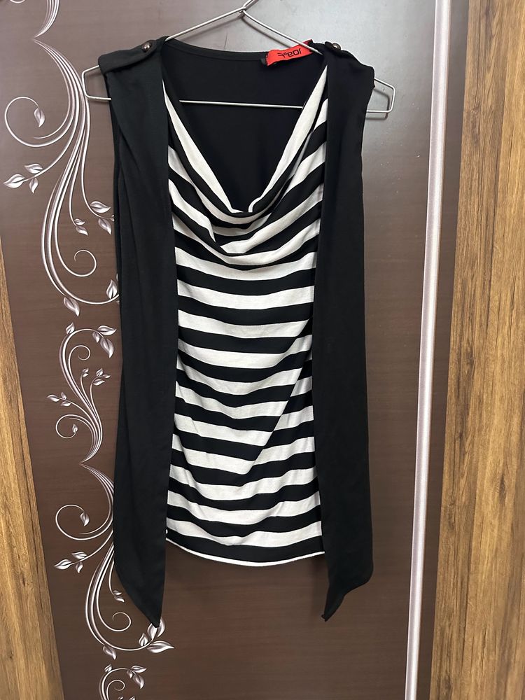 Stylish Black N White Top