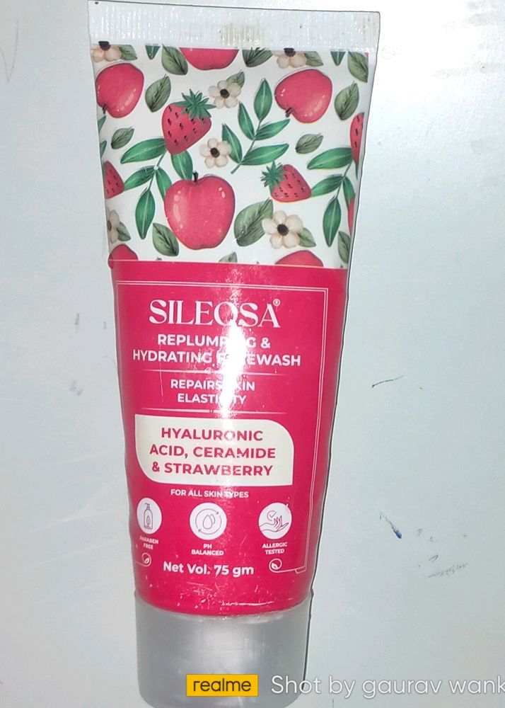 Sileosa Face Wash Straberry Apple Flavour 75g