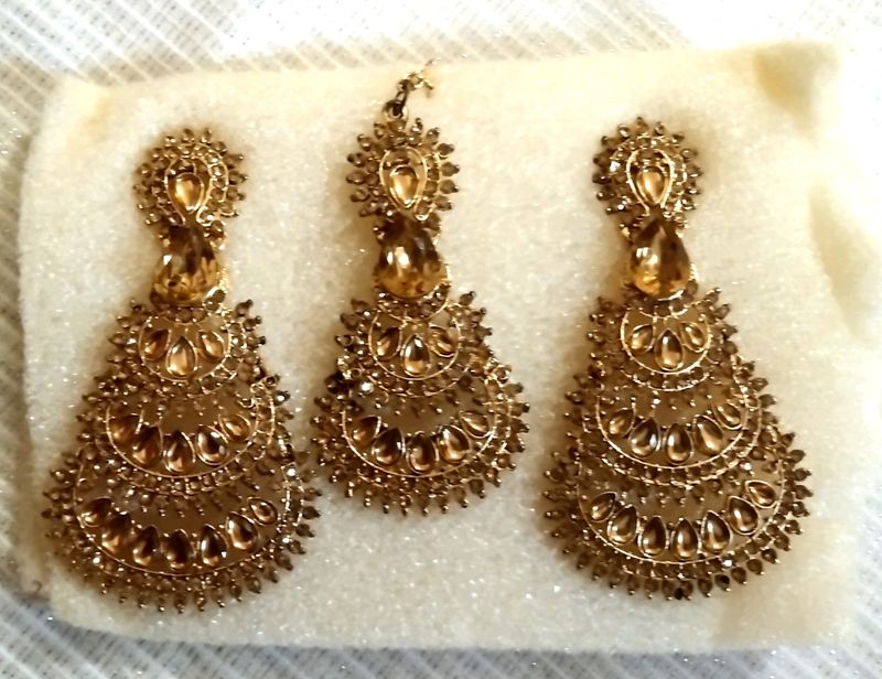 Golden Diamond Tikka And Earings Set