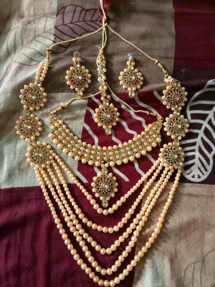 Rani Har And Chokar Set Magtika Earring